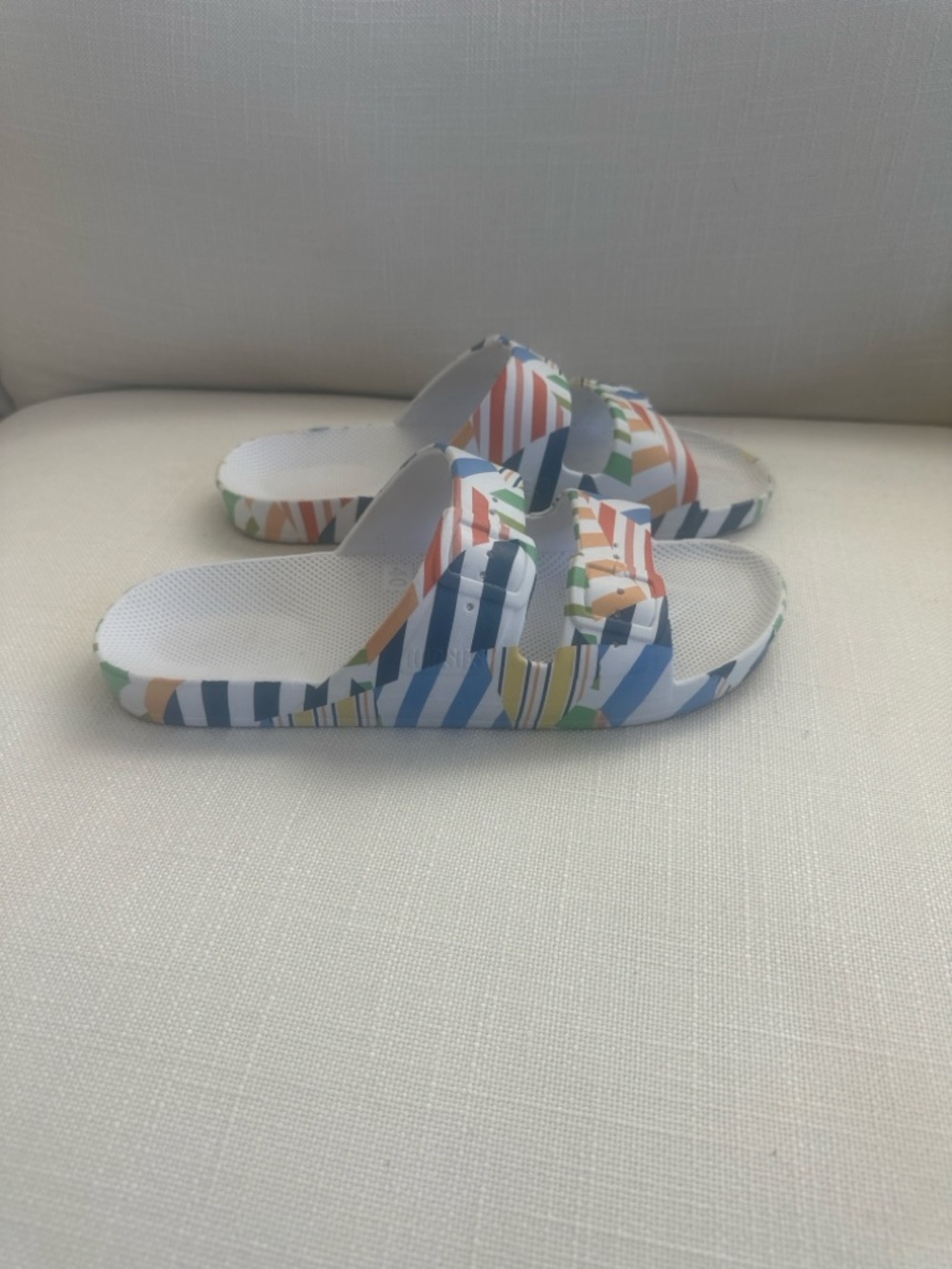 Pool slides! Freedom Moses x Solid & Striped Two Band Slides Size 9/10